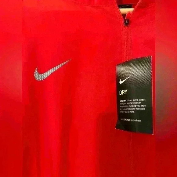 NWT Men's Nike Dry Team Woven Lightweight Full Zip Red Jacket Size 3XL - Picture 2 of 5